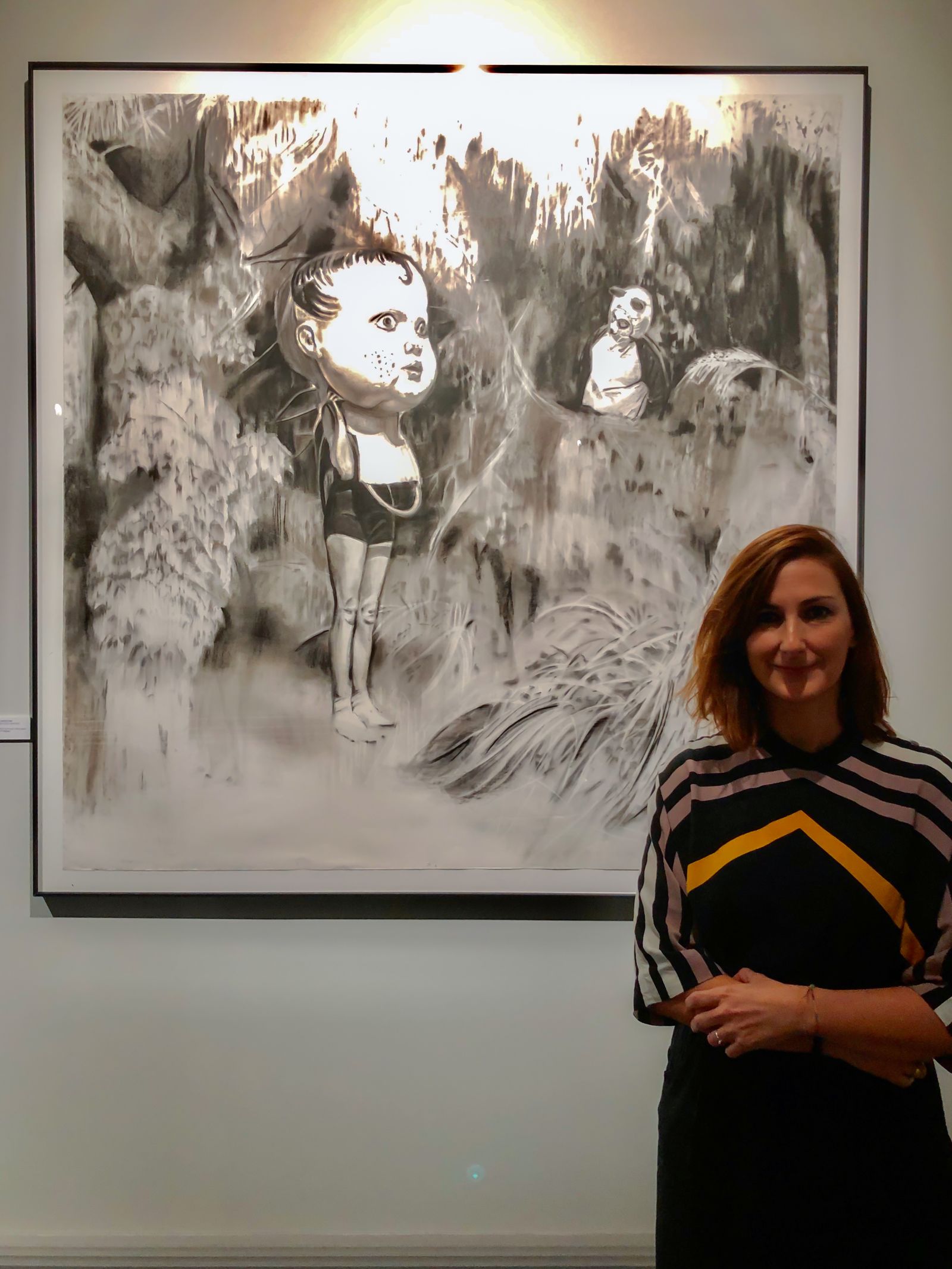 Belén Mazuecos con su obra 'La impostora'