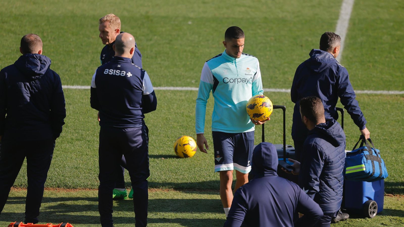 Bartra, presente en el entreno del Betis.