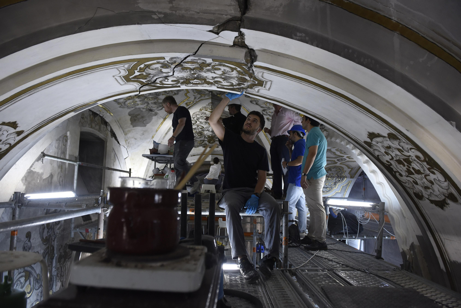 Todas las imágenes de la restauración de las pinturas en la Parroquia de la Magdalena