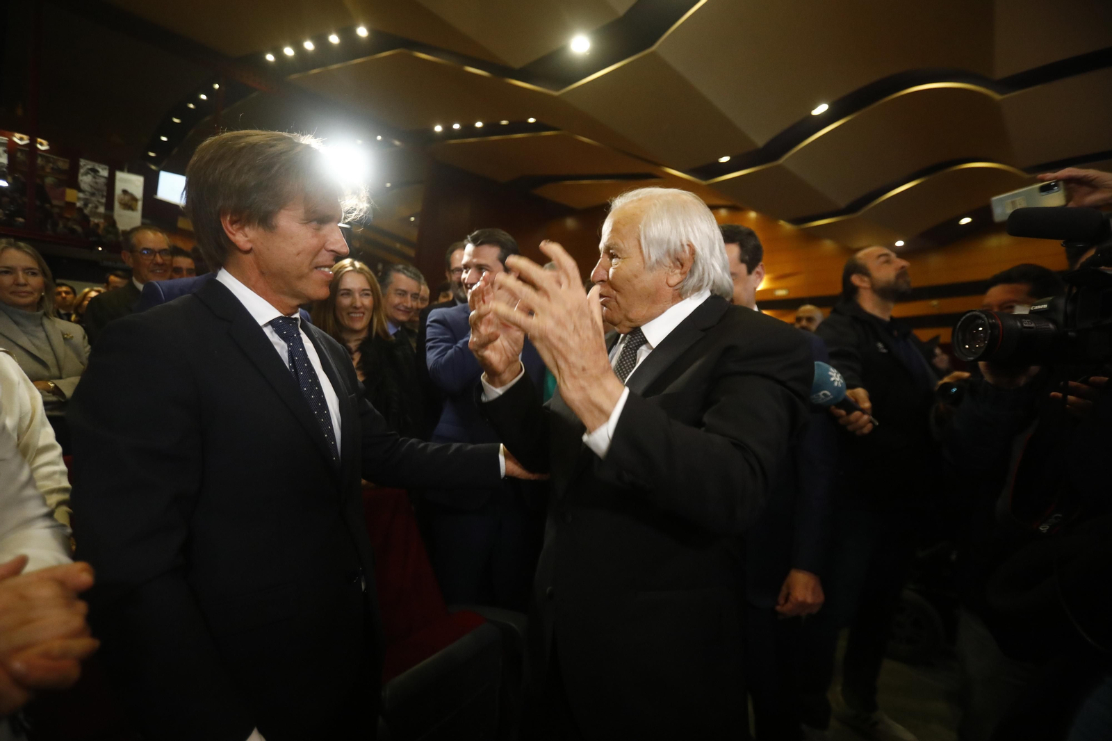 El abrazo de reconciliación de El Cordobés con su hijo, en imágenes
