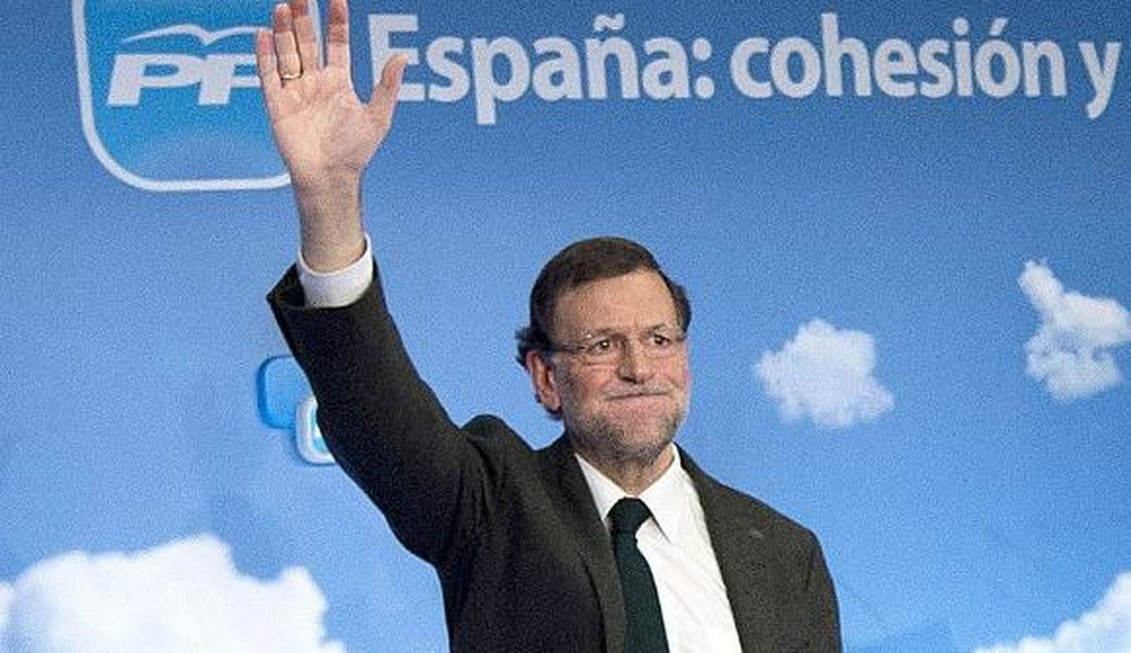 Rajoy apremia al PP andaluz a lograr la absoluta, pero elude hablar del candidato