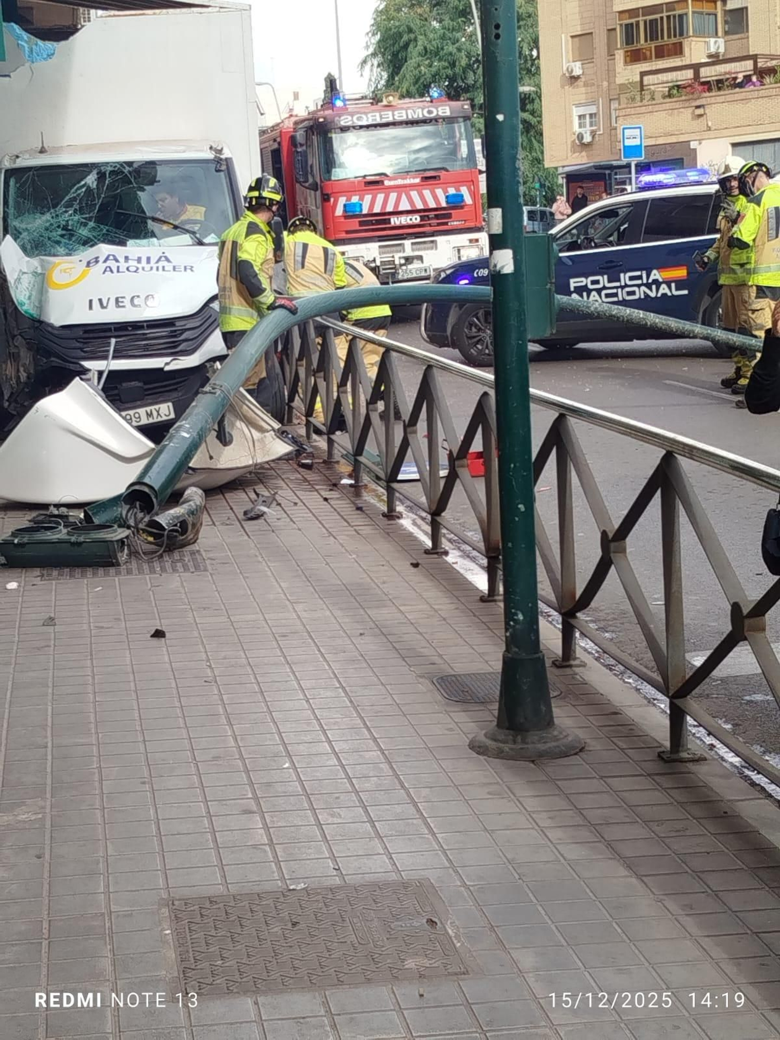 Susto en la carretera de Ronda tras la salida de vía de un camión