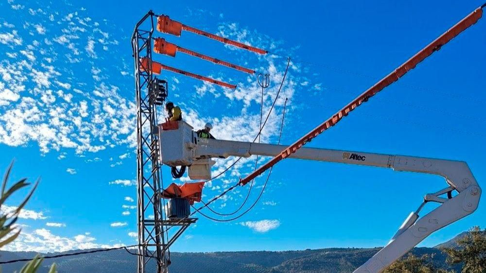 Trabajos de mejora de la red en Algarinejo y su entorno