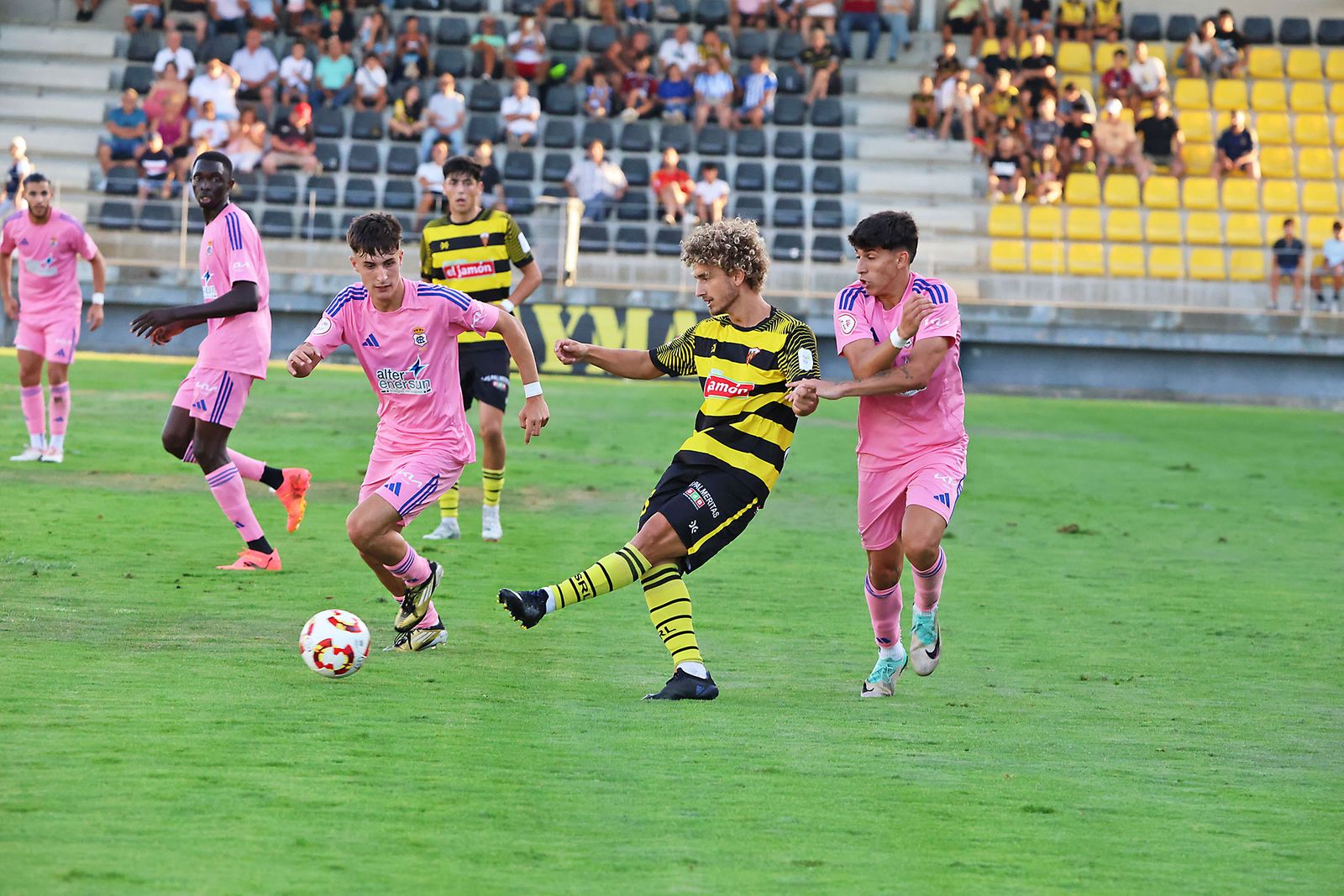 Imágenes del Trofeo de la Bella entre el San Roque de Lepe y el Recreativo de Huelva