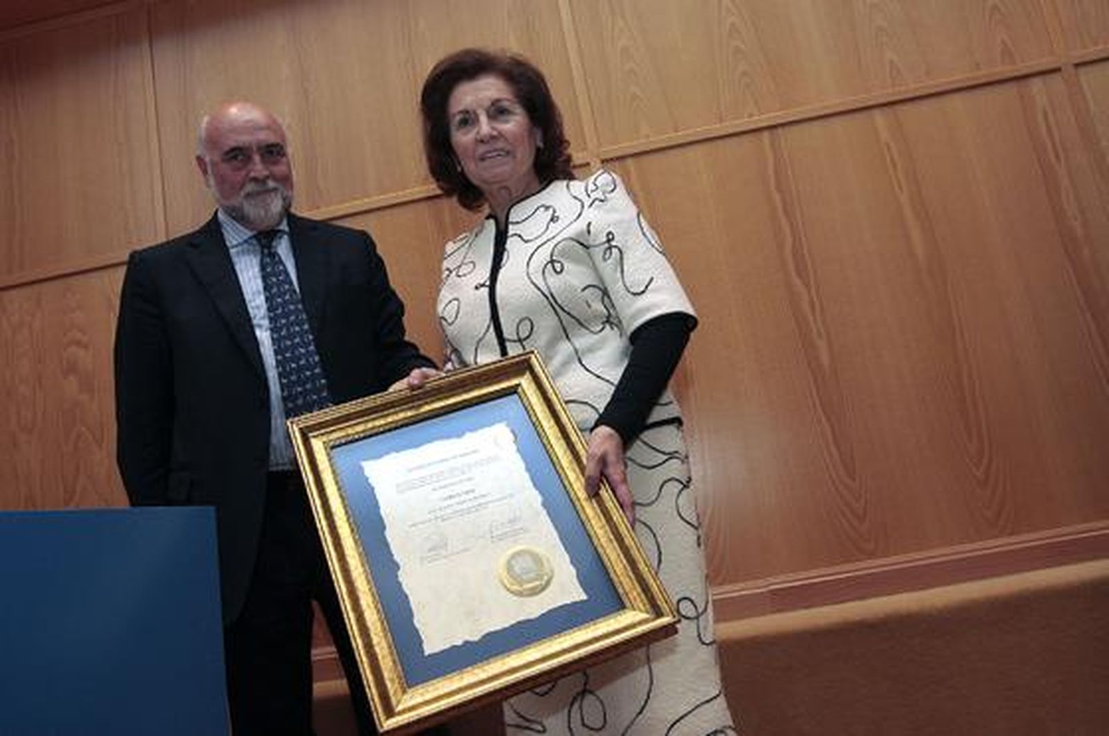 Gertrudis Romero Moya. Confitería Rufino.
Es uno de los establecimientos más conocidos y prestigiosos de la provincia. Fundado en Aracena en 1875, sus productos han sido elaborados por varias generaciones y han salido a muchos países.

Foto: Paqui Segarra