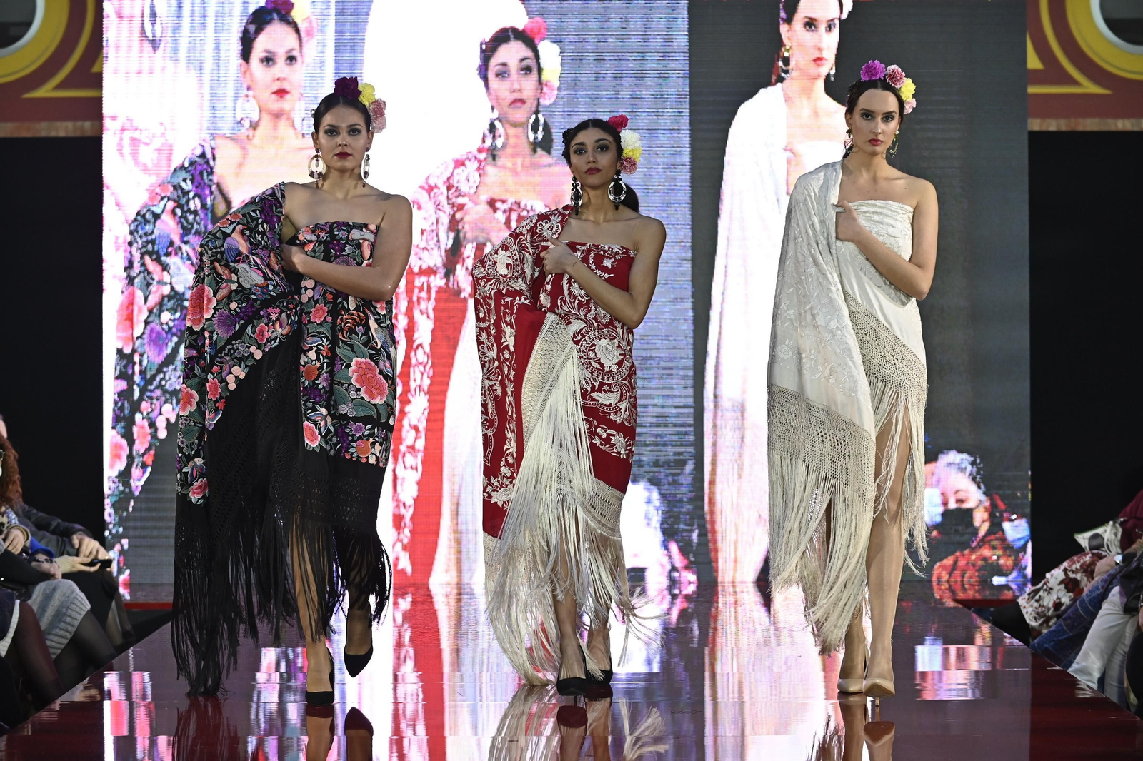 El desfile de Ángeles Espinar y Maite Cárdenas en Pasarela Huelva Flamenca 2022, todas las fotos