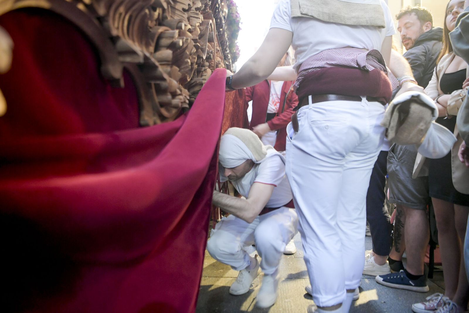 Así vivió Granada la salida de la Hermandad de la Santa Cena Sacramental 2025