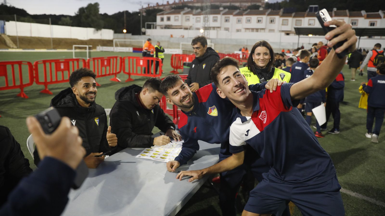 Las fotos de la visita del Cádiz CF para celebrar el 50 aniversario del CD Guadiaro