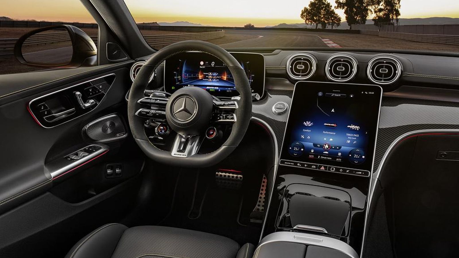 La caja de cambios es de nueve velocidades y, a disposición del conductor, esta la posibilidad de elegir entre ocho modos de conducción.