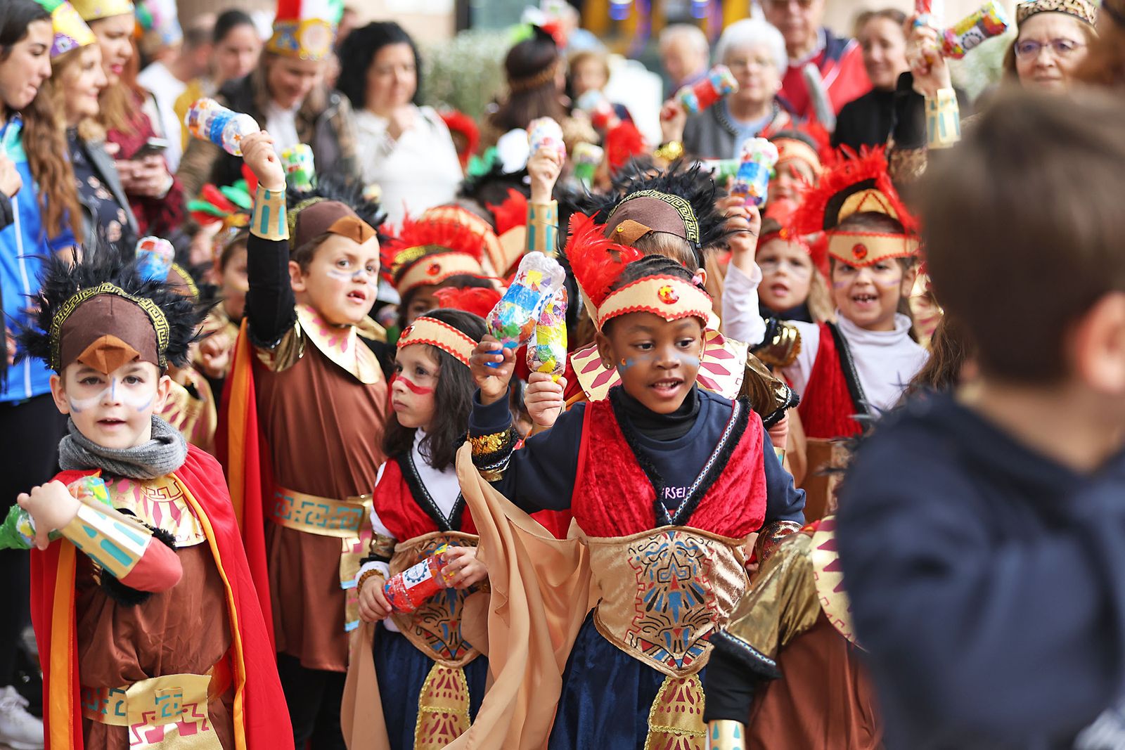 Imágenes del desfile “Un paseo por la historia”  de los niños del colegio Funcadia de Huelva