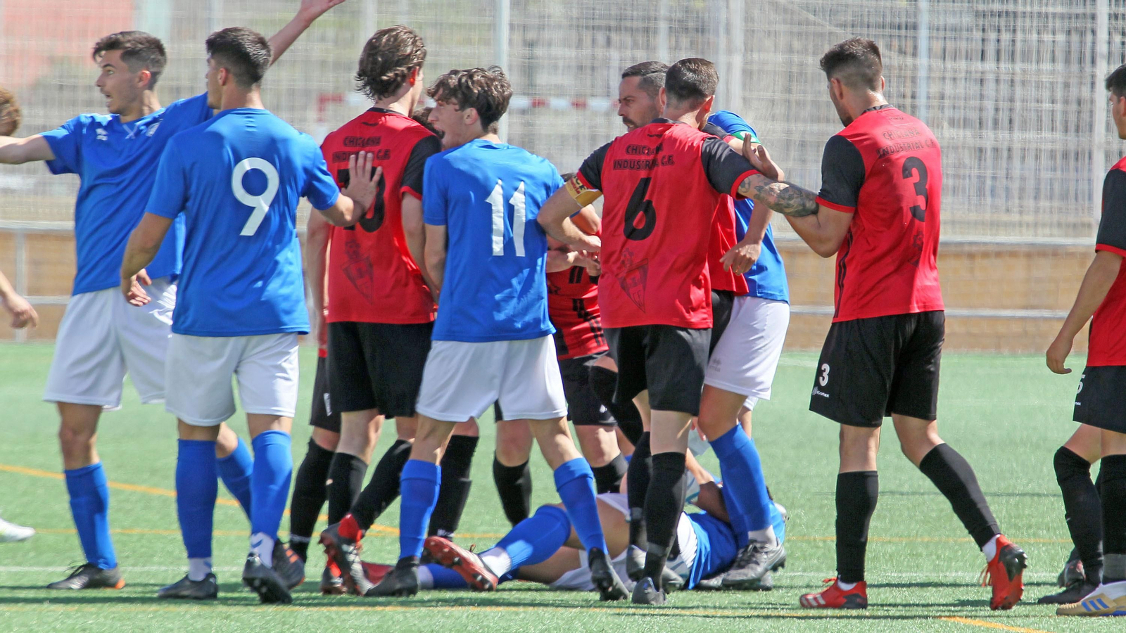 Bronca en La Granja entre Xerez DFC B y el Chiclana Industrial CF Bronca en La Granja entre Xerez DFC B y el Chiclana Industrial CF