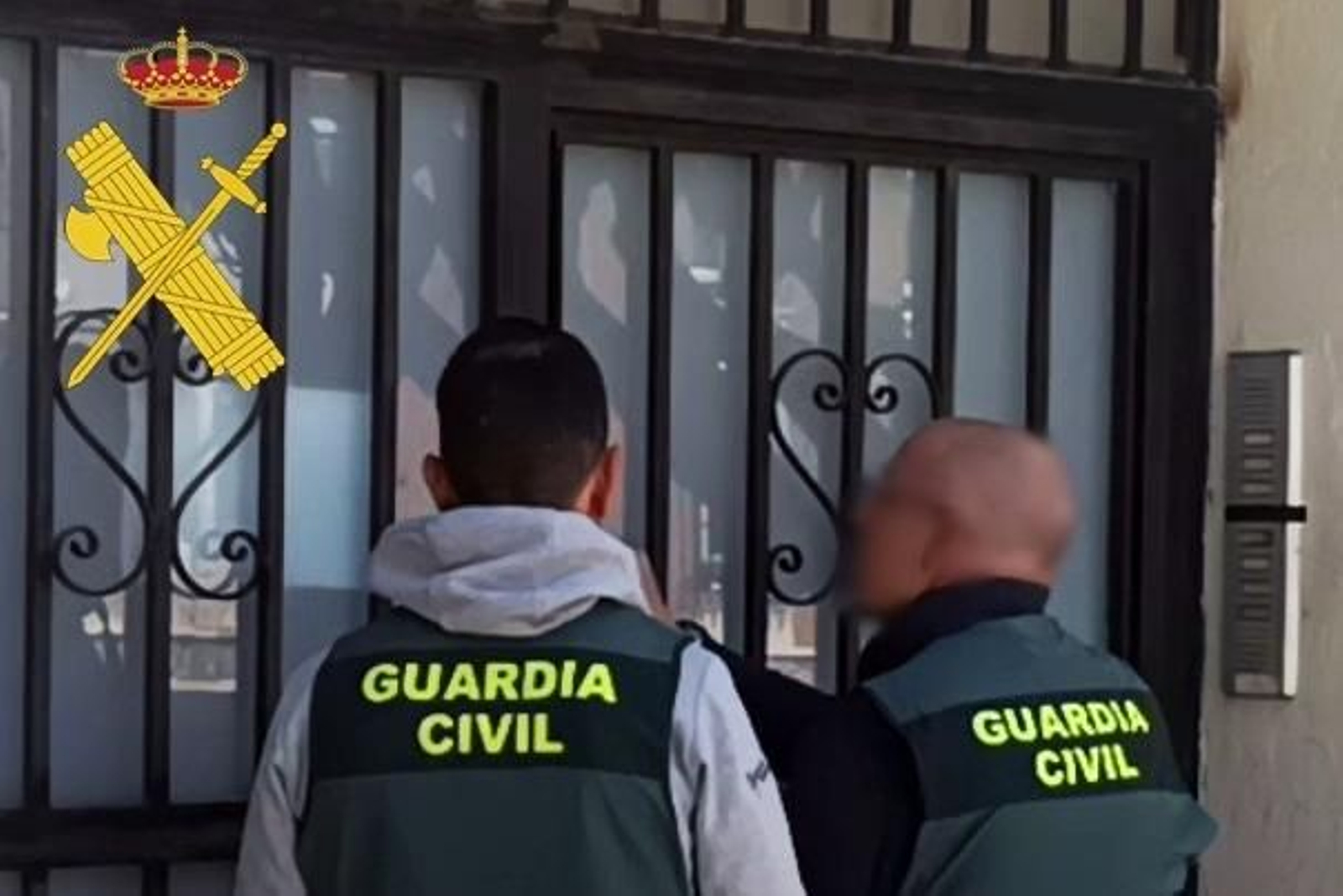 Agentes de la Guardia Civil durante la investigación