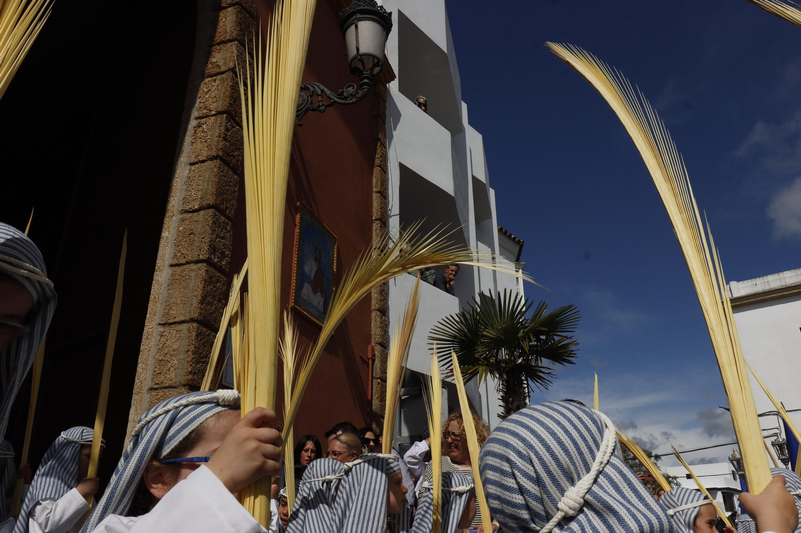 Imagenes de la salida de la Borriquita en la Semana Santa de Chiclana 2025