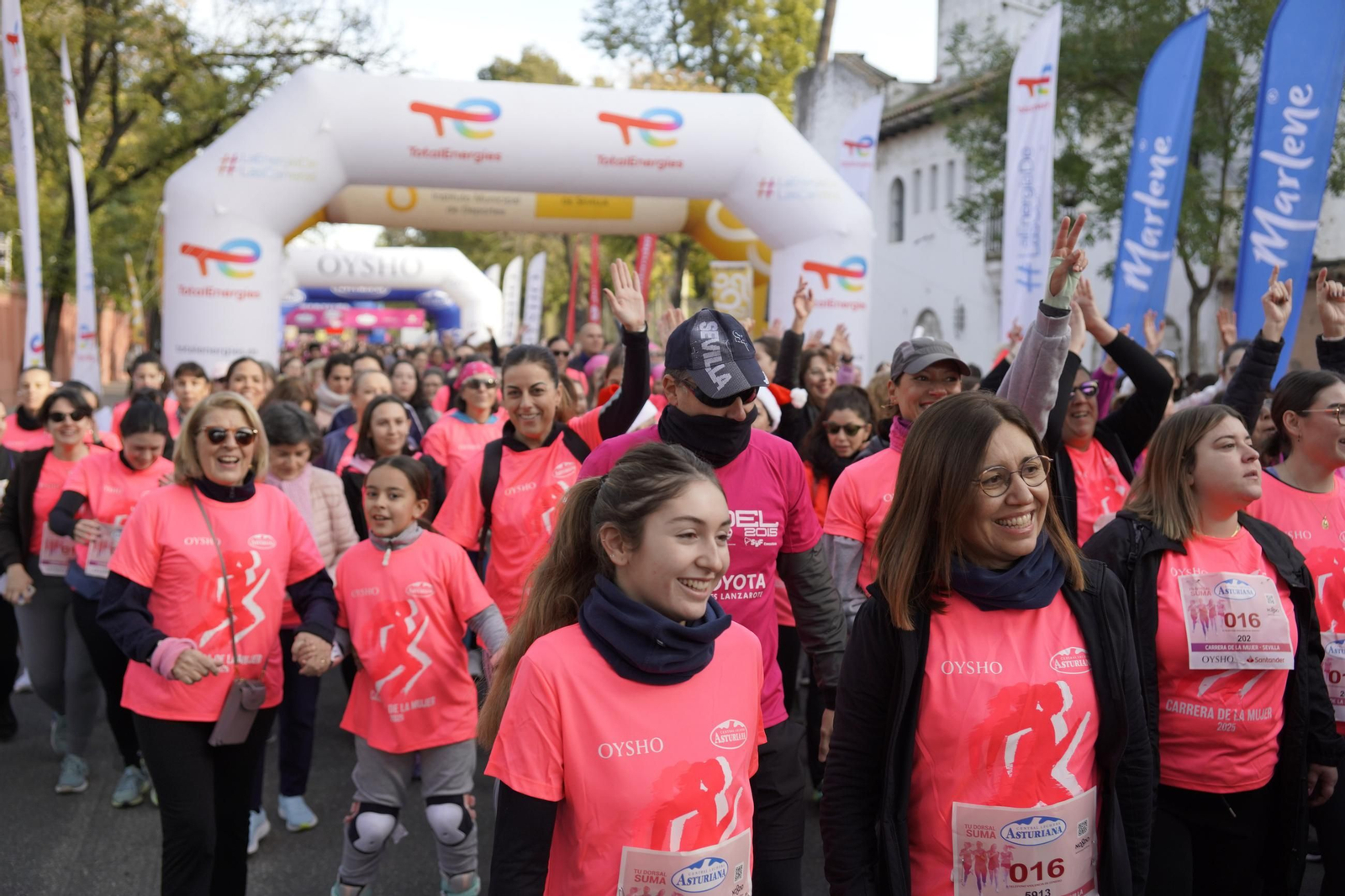 Búscate en las fotos de la Carrera de la Mujer de Sevilla