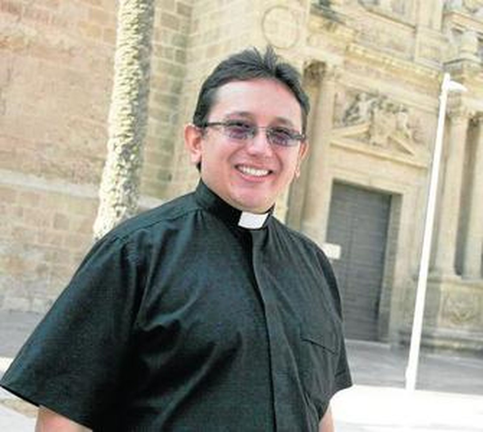 Felipe Alfonso De Mendoza da un paso más en su carrera sacerdotal y será ordenado por el obispo.