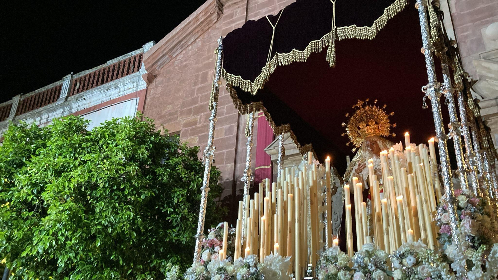 Martes Santo en Montoro: Una multitud arropa a la Hermandad de la Humildad, en imágenes