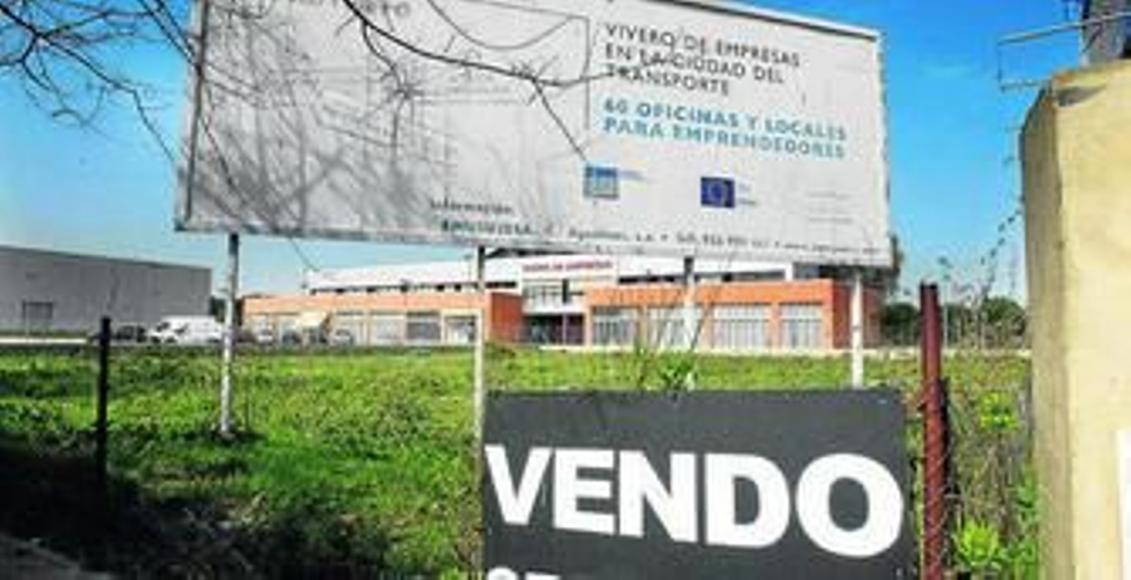 Parcela en venta junto al vivero de empresas de la Cámara de Comercio, pensado al inicio como sede de los transportistas. Parcela en venta junto al vivero de empresas de la Cámara de Comercio, pensado al inicio como sede de los transportistas.