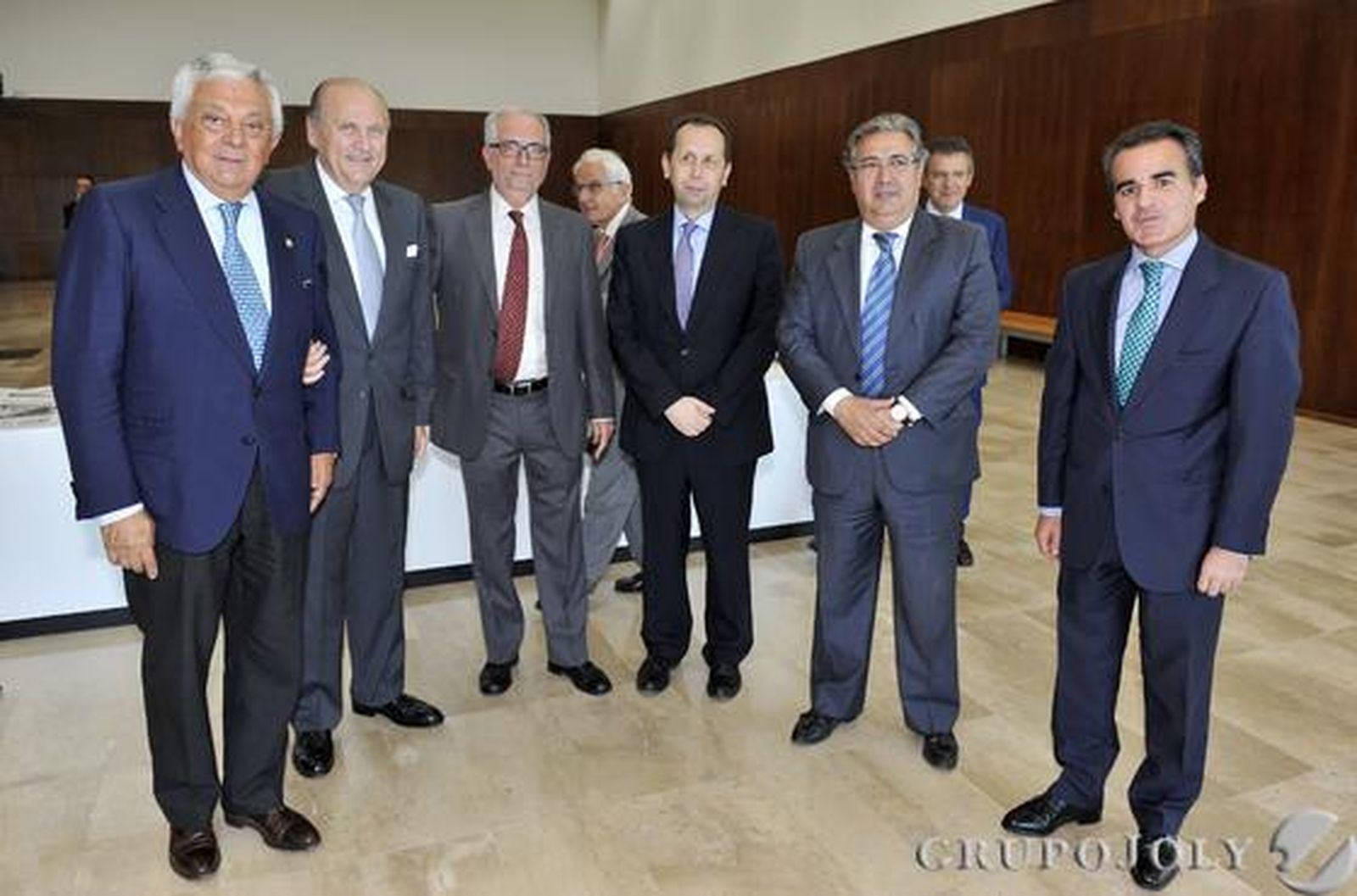 Francisco Herrero, presidente de la Cámara de Comercio de Sevilla; José Moya Sanabria; José Aguilar, director de Opinión de Grupo Joly; José Antonio Carrizosa; Juan Ignacio Zoido; Rafael Herrador, director territorial de Caixabank en Andalucía Occidental.

Foto: Belen Vargas/Juan Carlos Vazquez/Manuel Gomez