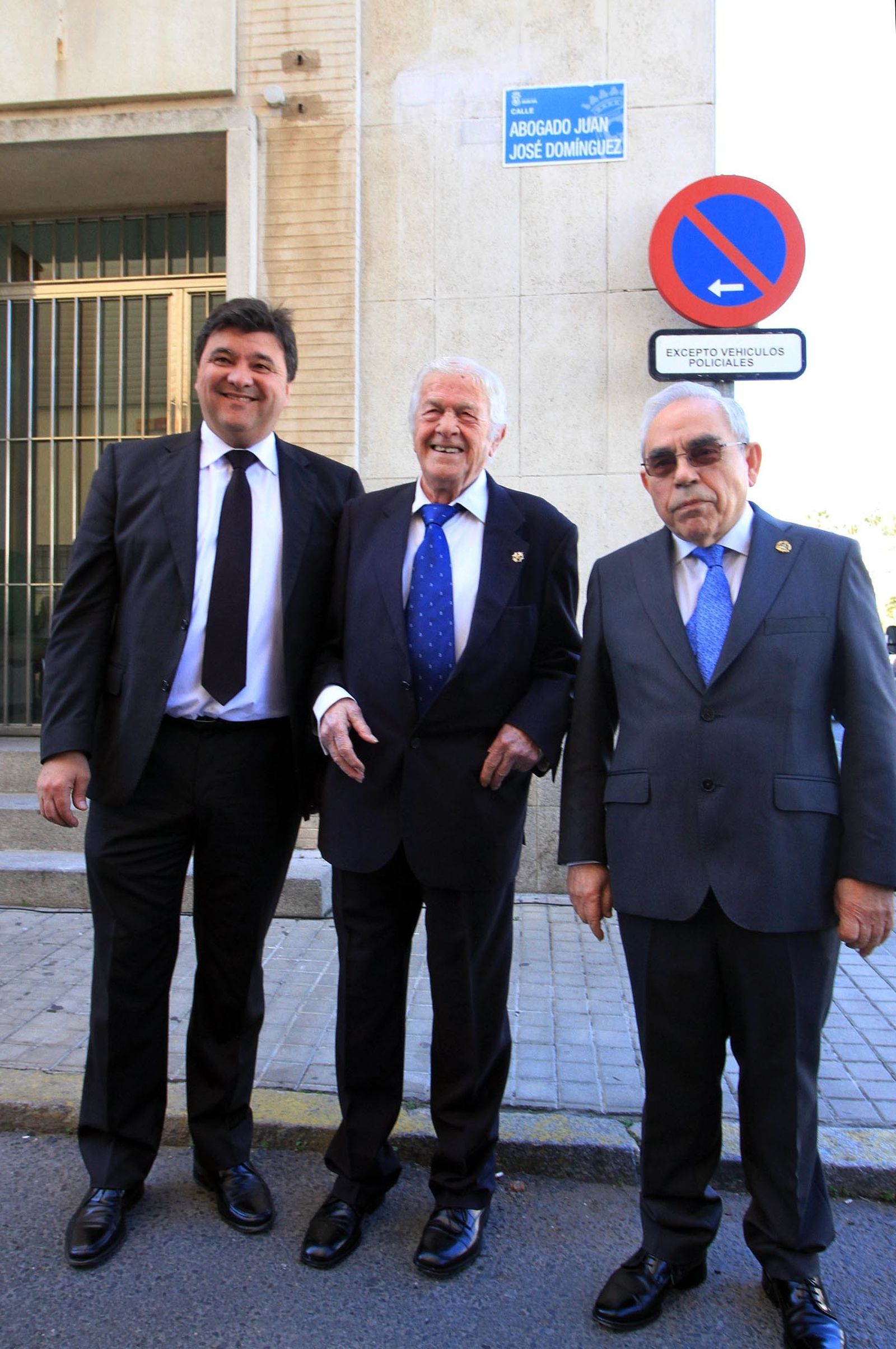 Acto de rotulación de la calle Abogado Juan José Domínguez en imágenes