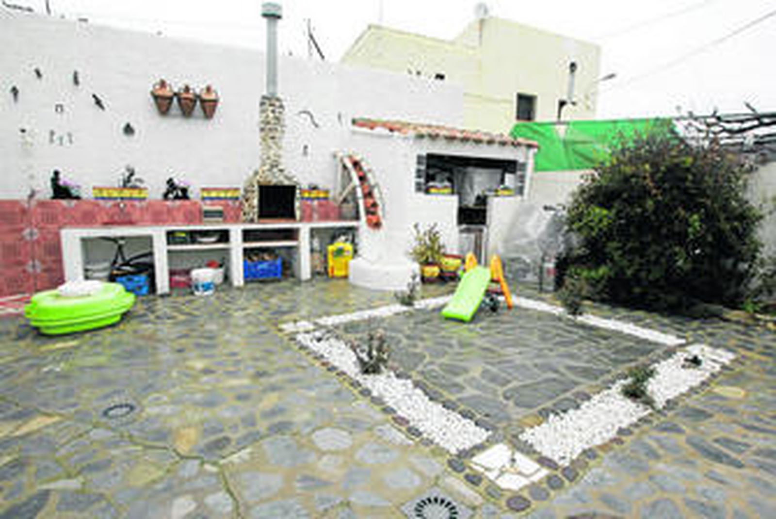 Interior de la vivienda, donde se encontraban los columpios de la niña.