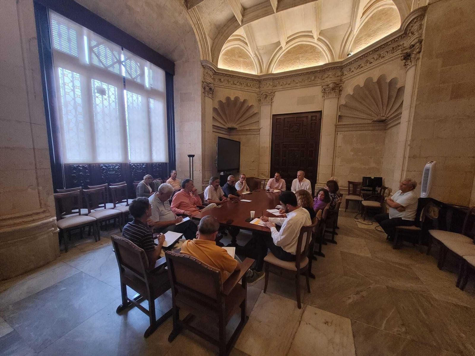 El concejal socialista Juan Tomás de Aragón se reúne con las asociaciones memorialistas.