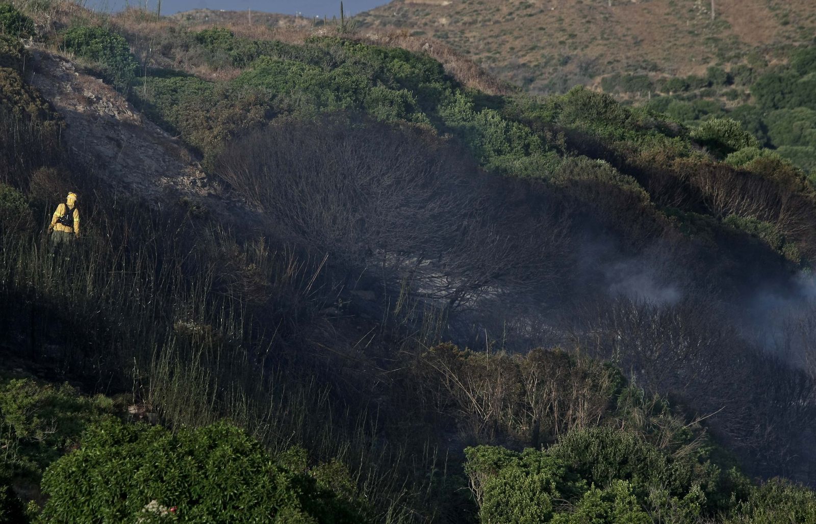 Uno de los incendios sofocados el verano pasado en la comarca del Campo de Gibraltar.