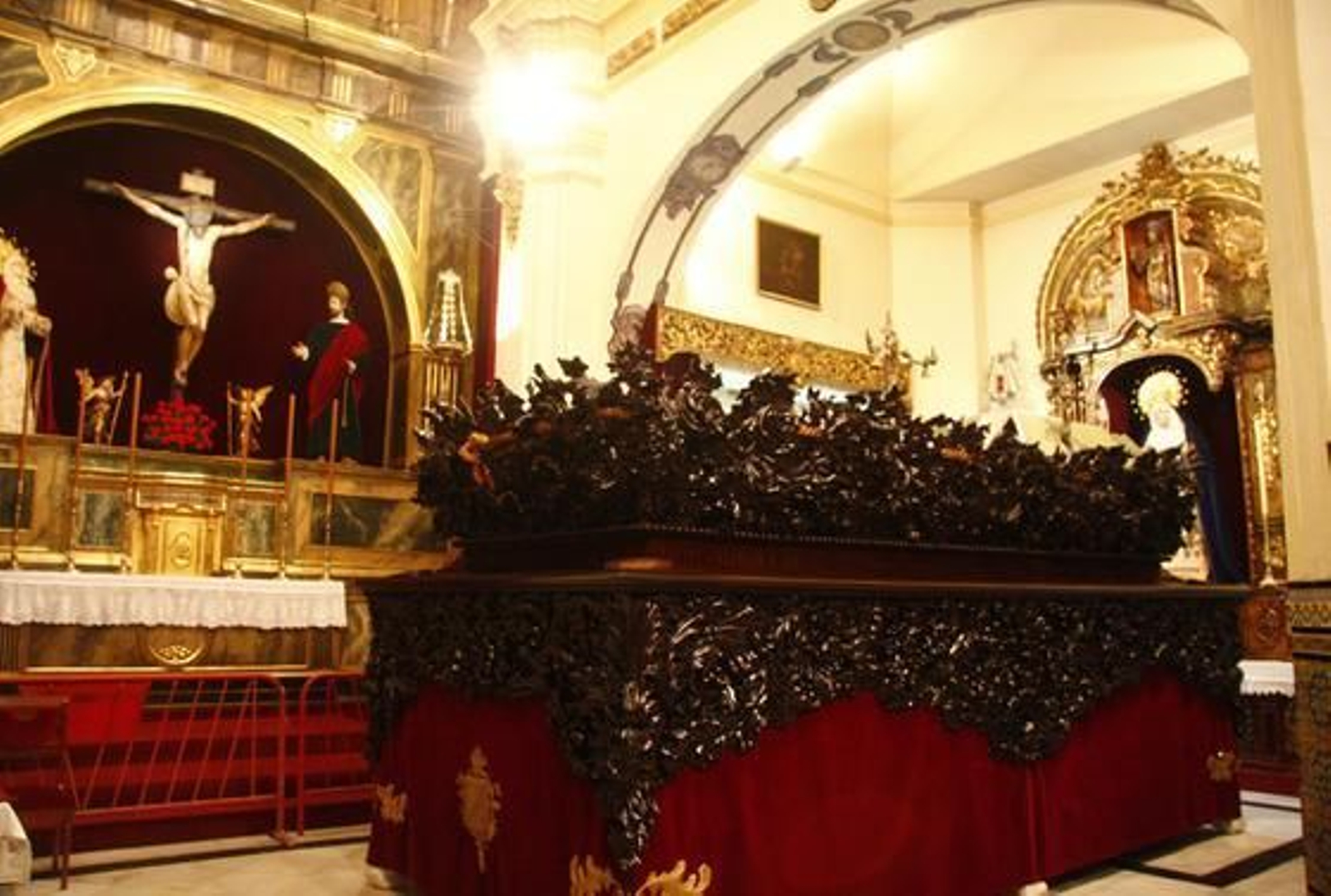 Entrega del paso ya restaurado a la Hermandad de la Carretería.

Foto: Victoria Hidalgo