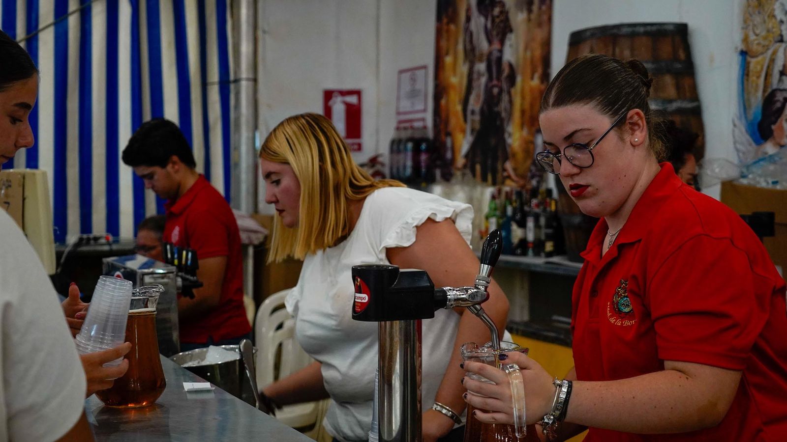 Camareras durante el jueves de Colombinas.