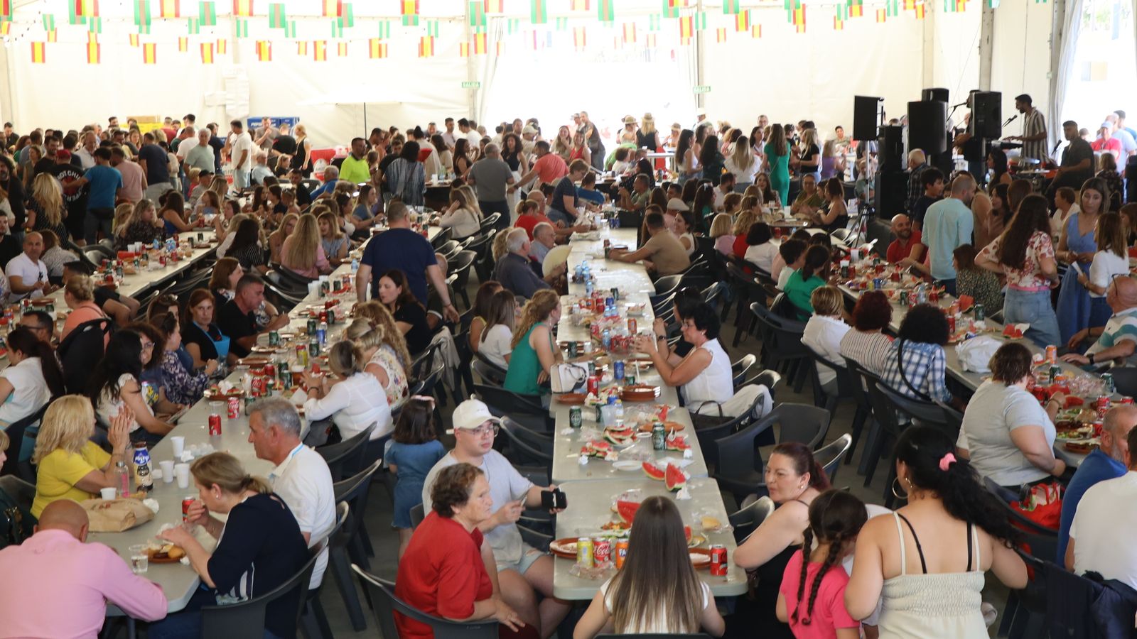Los huevos con chorizo son uno de los atractivos de los festejos.