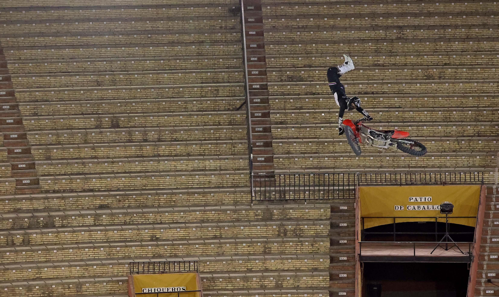 Imágenes del Freestyle Motocross Over Limits en Algeciras