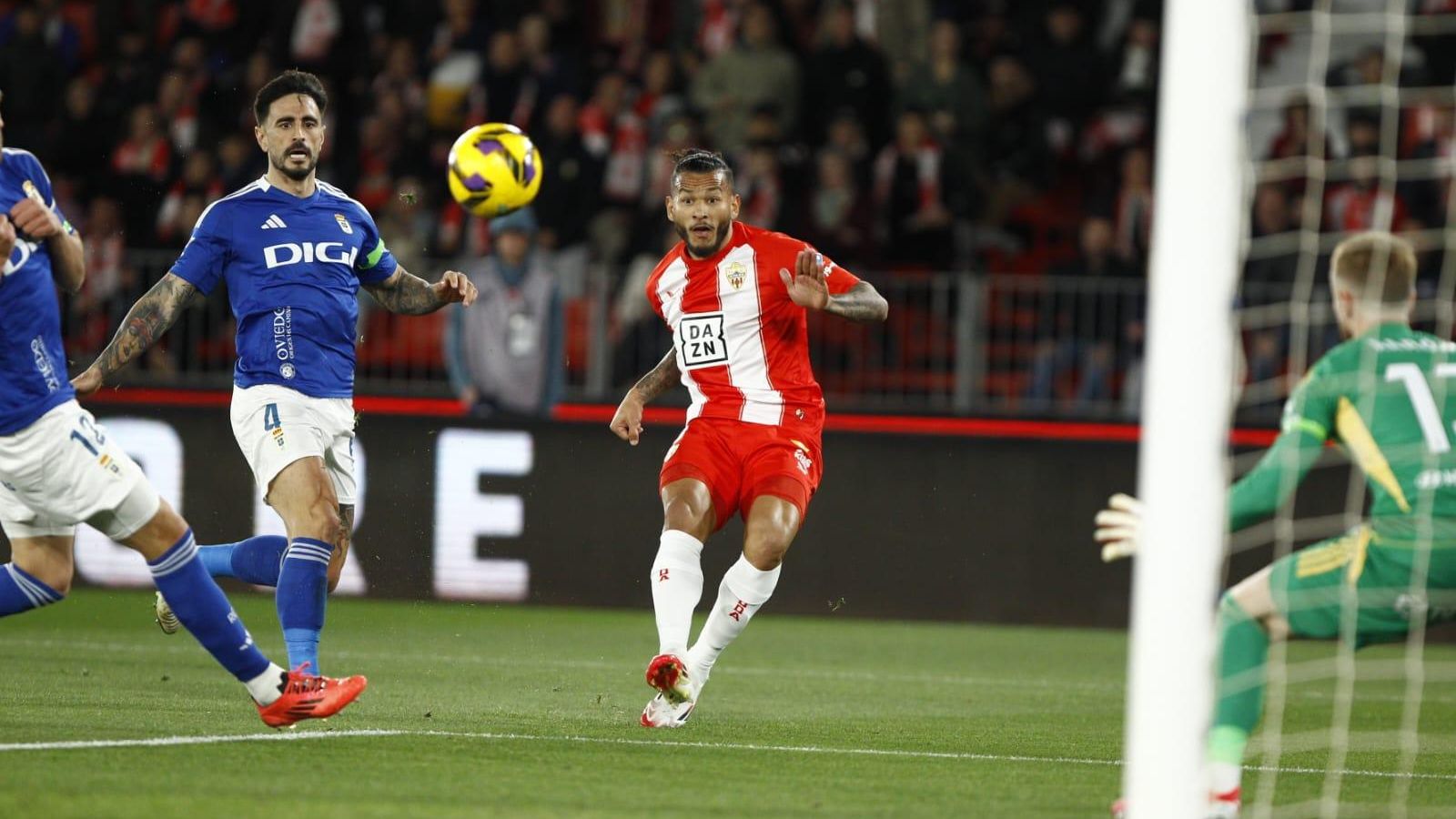 El Almería está viviendo una excesiva Suárez-dependencia en las últimas jornadas