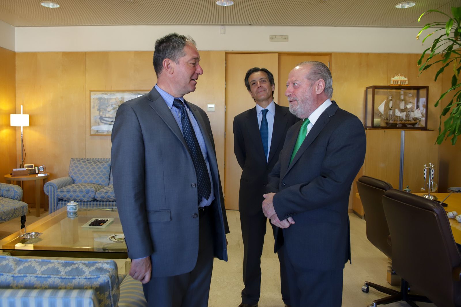 El embajador de Bélgica, Marc Calcoen, y Fernando Rodríguez Villalobos.