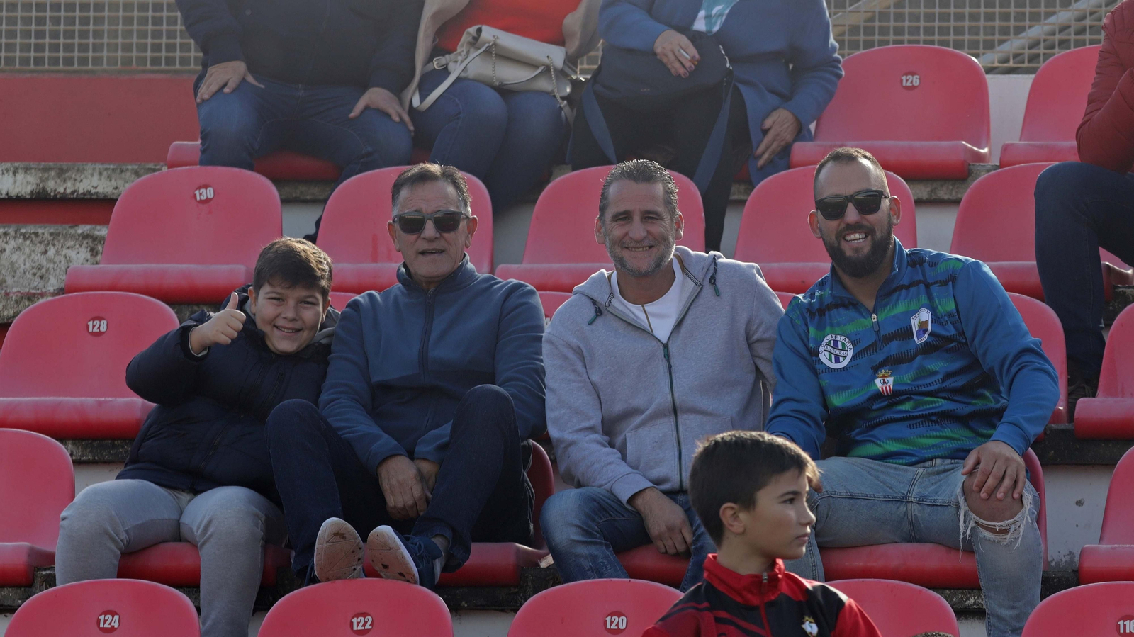 Fotos de la afición en el Nuevo Mirador