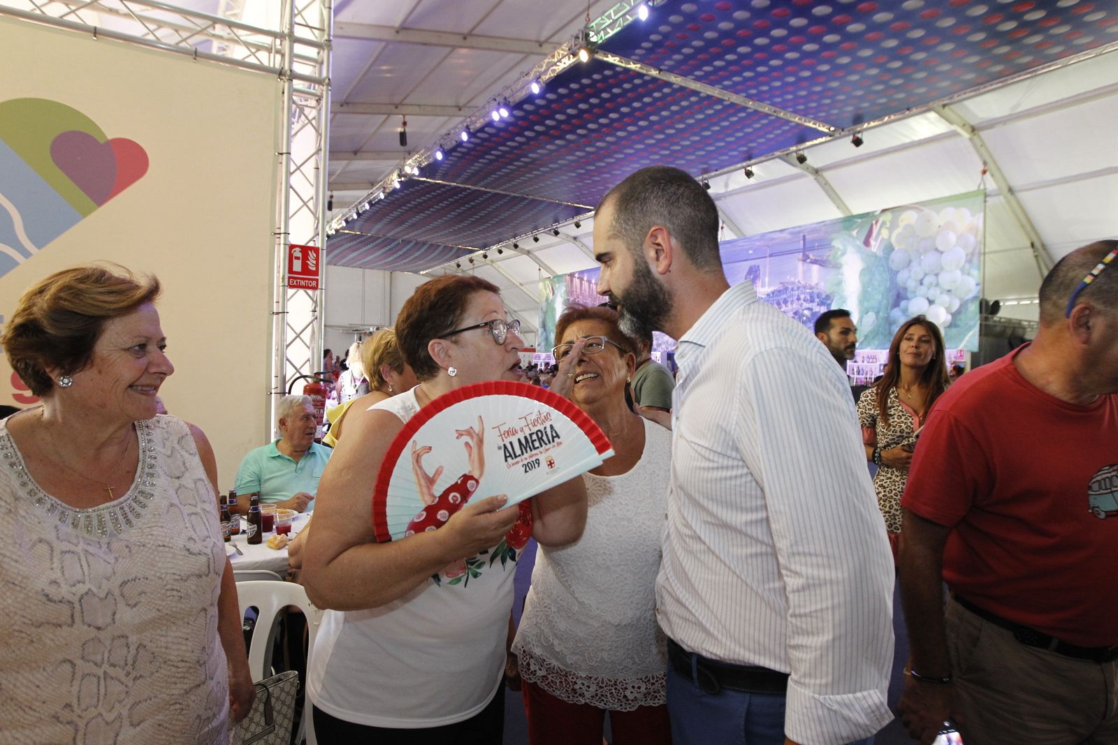Fotogalería comida homenaje a los mayores. Feria de Almería 2019