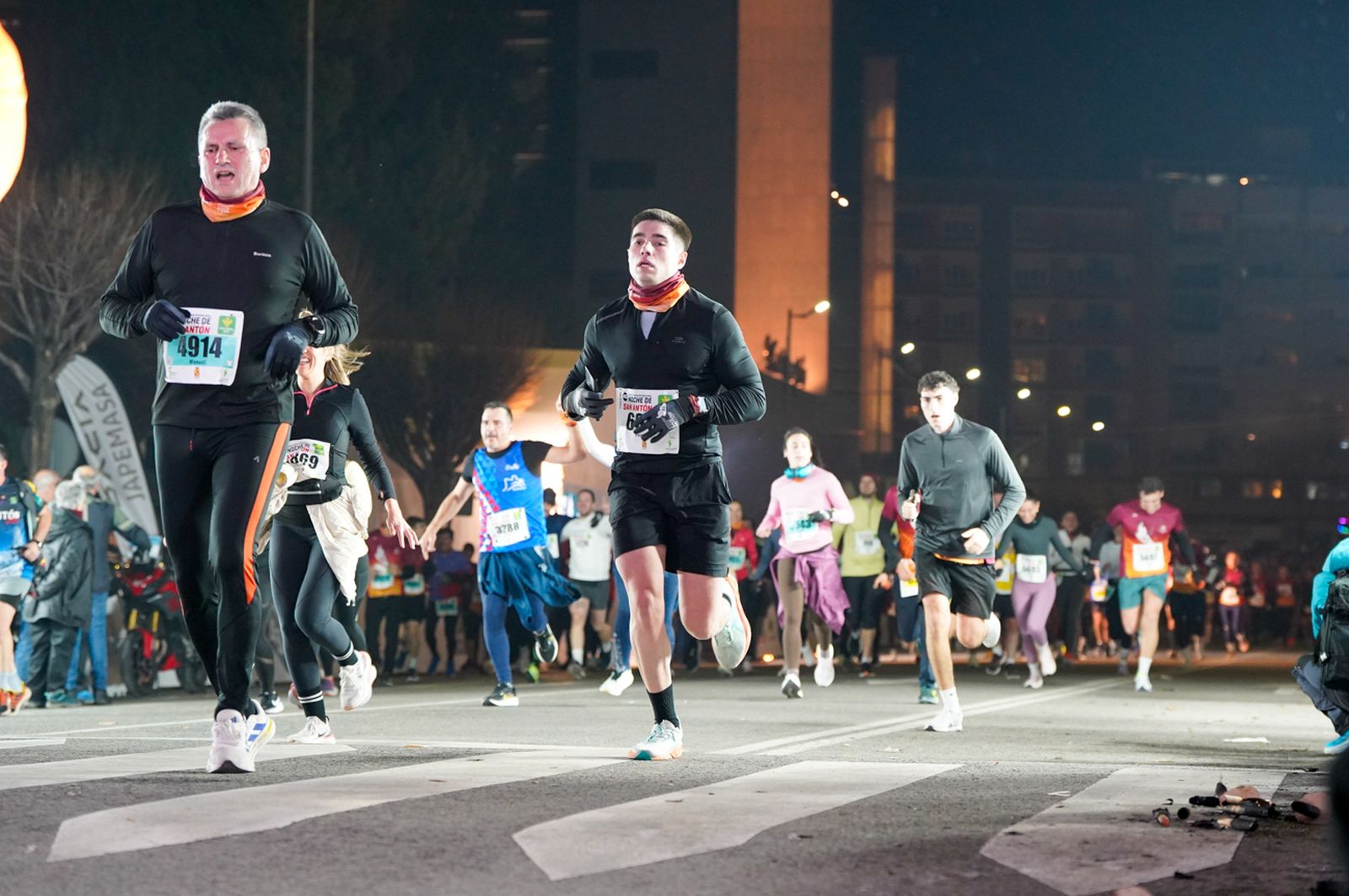 En imágenes: búscate en tu llegada a meta de la Carrera de San Antón 2026 (17)