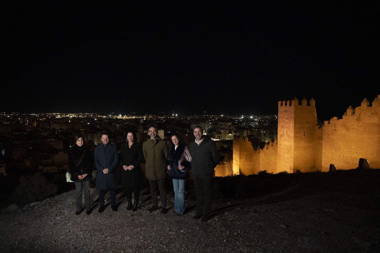Las murallas del Cerro de San Cristóbal se encienden para iluminar Almería