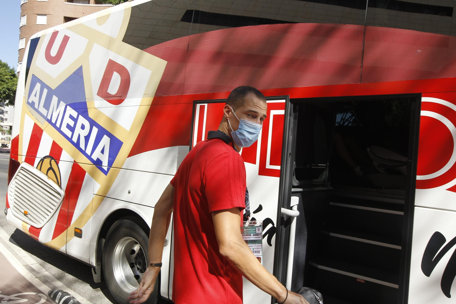 Fotogalería de la afición del Almería antes del partido ante el Girona