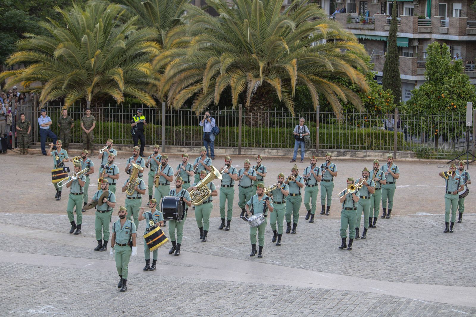 Las bandas de música se lucen antes del Día de las Fuerzas Armadas en Granada