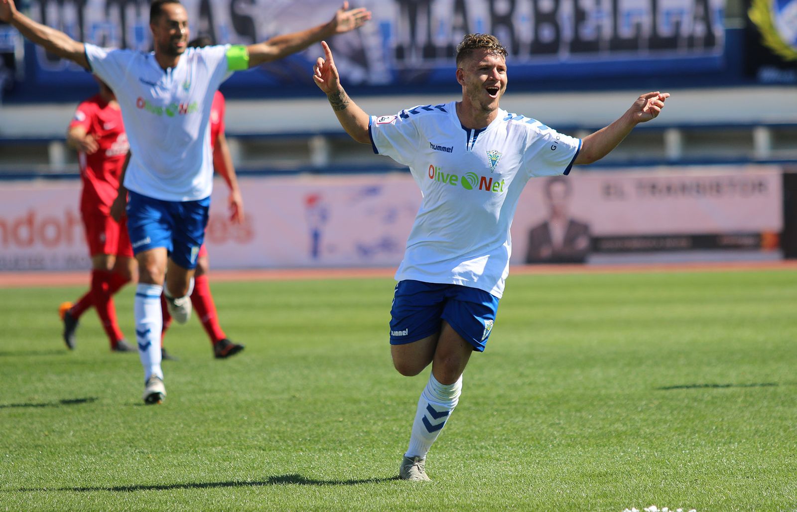 Juanma celebra uno de sus goles.