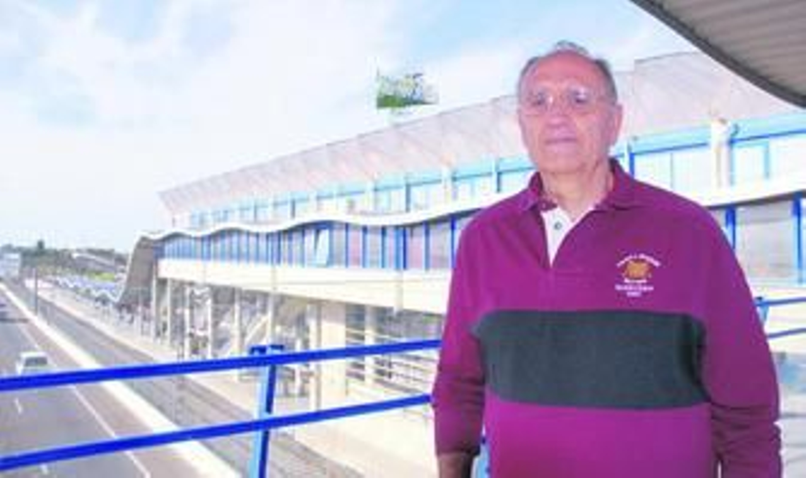 El experto en infraestructuras ferroviarias Miguel Ángel Matute, ayer, en la nueva estación de tren de San Fernando-Bahía Sur.