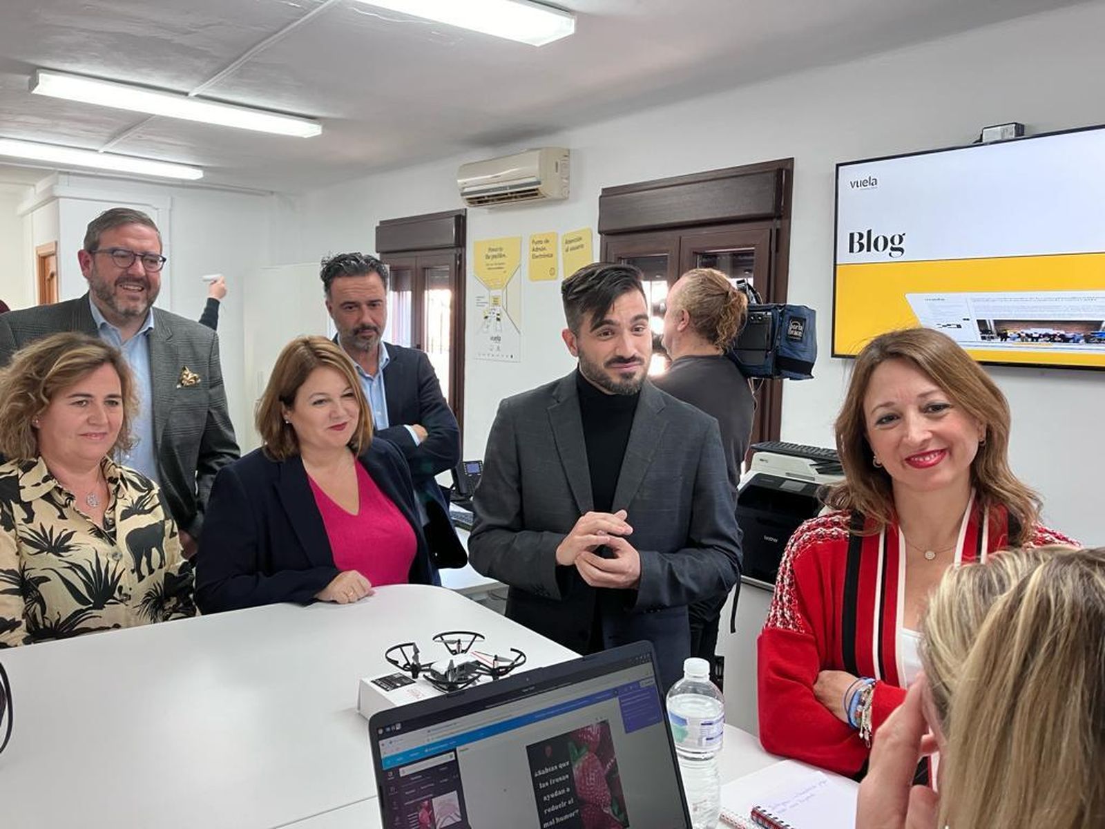 Patricia Navarro, junto a la alcaldesa de Algarrobo, Natacha Rivas.