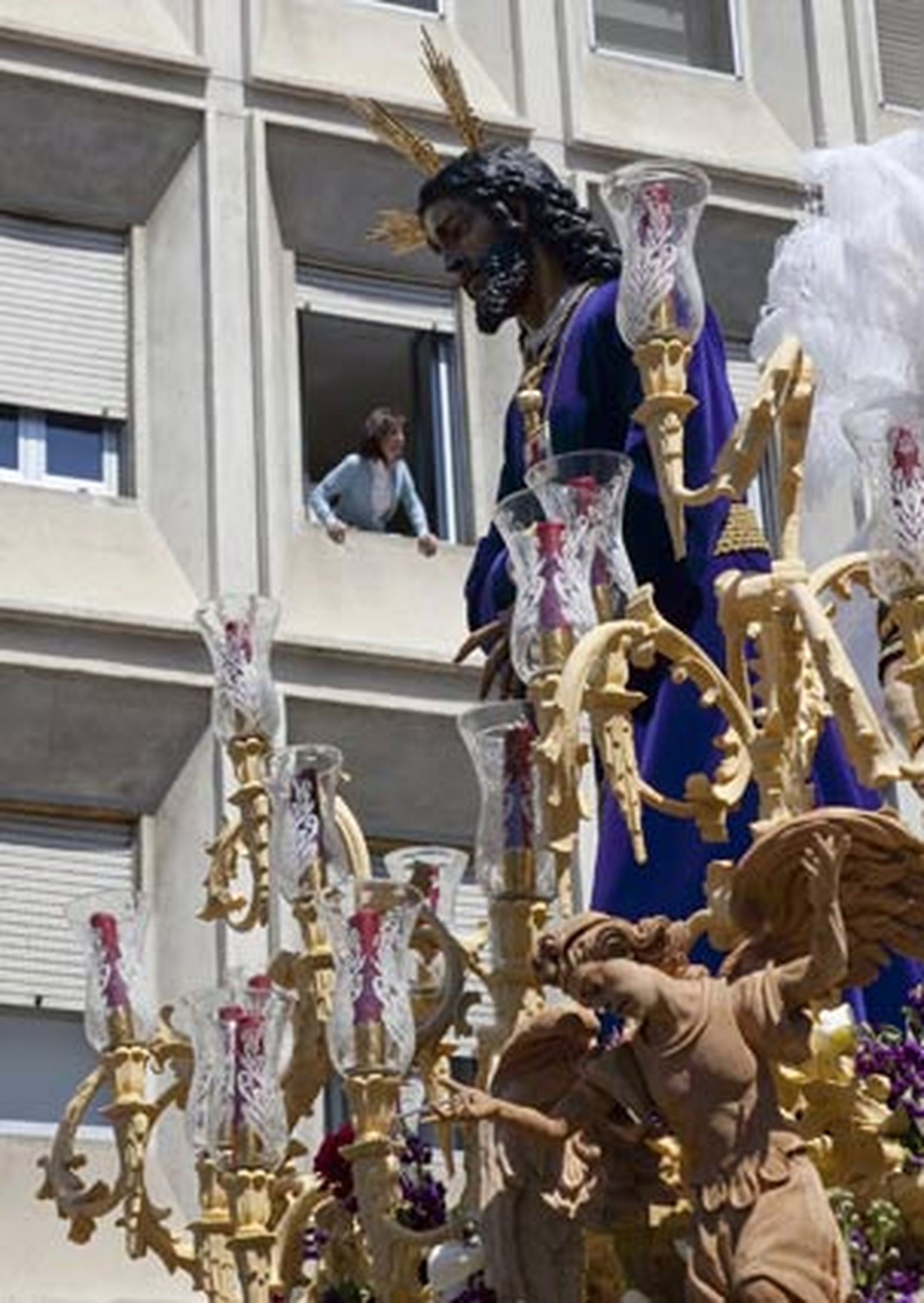 Detalle del Cautivo con su candelería en primer plano.

Foto: Jaime Martínez