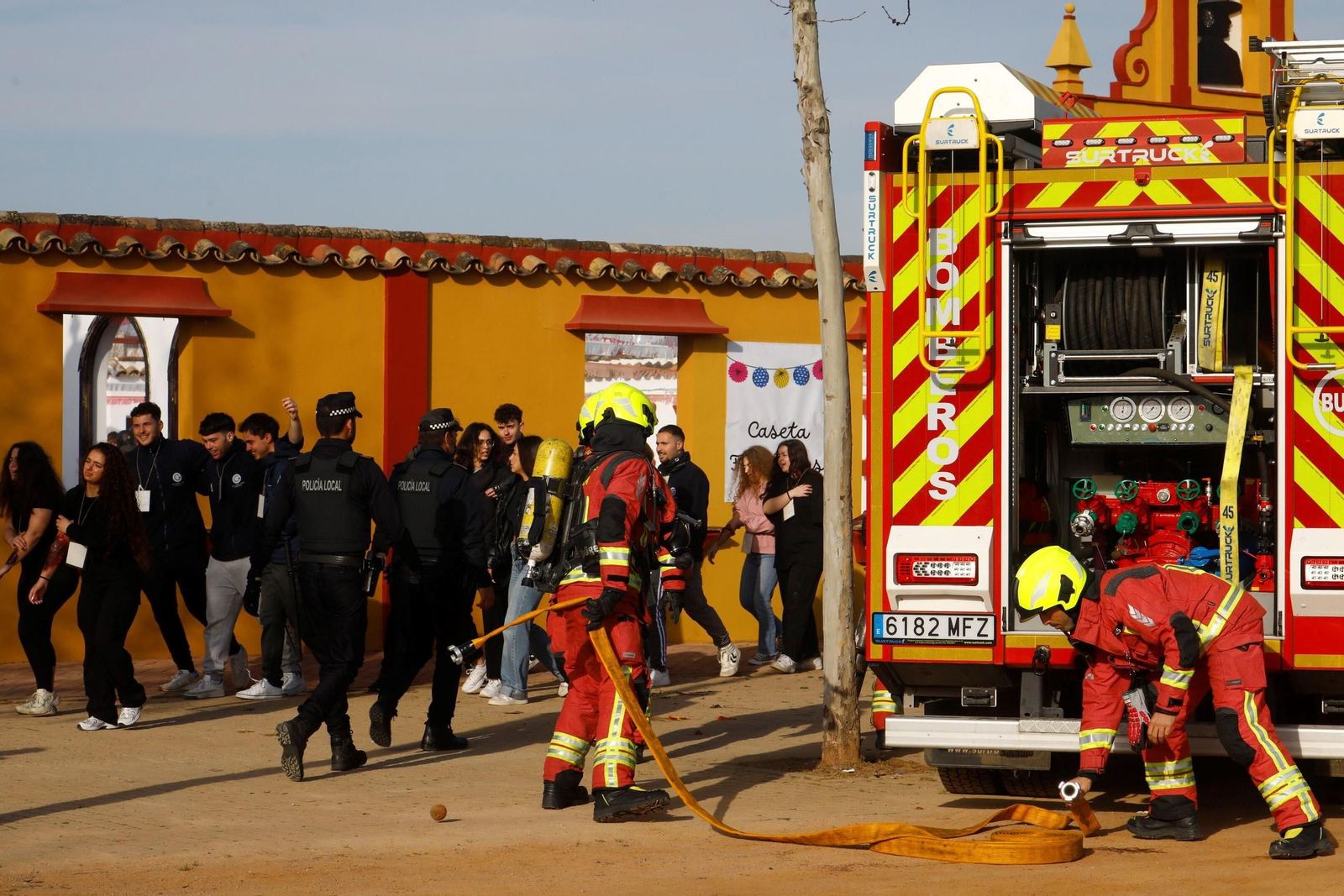 El simulacro de actuación ante una explosión en la Feria de Córdoba, en imágenes