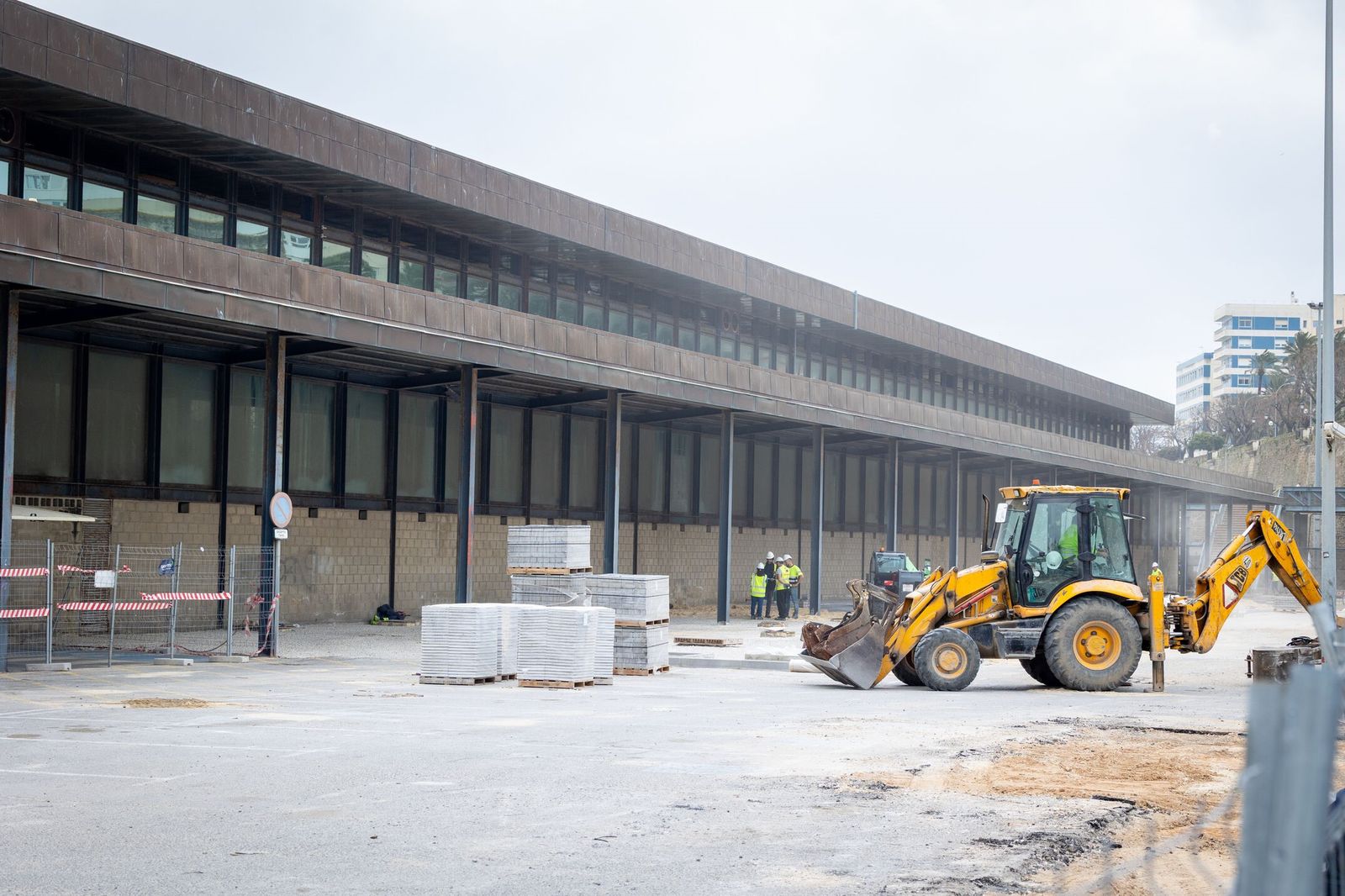 Los trabajos del nuevo viario paralelo a la estación avanza a buen ritmo.