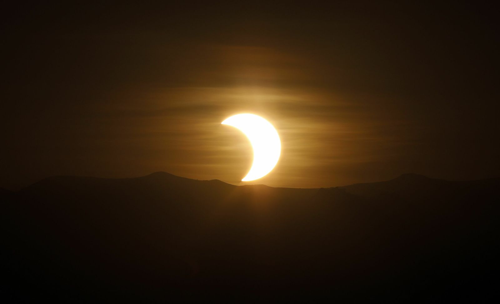 Las imágenes del último eclipse solar de la década