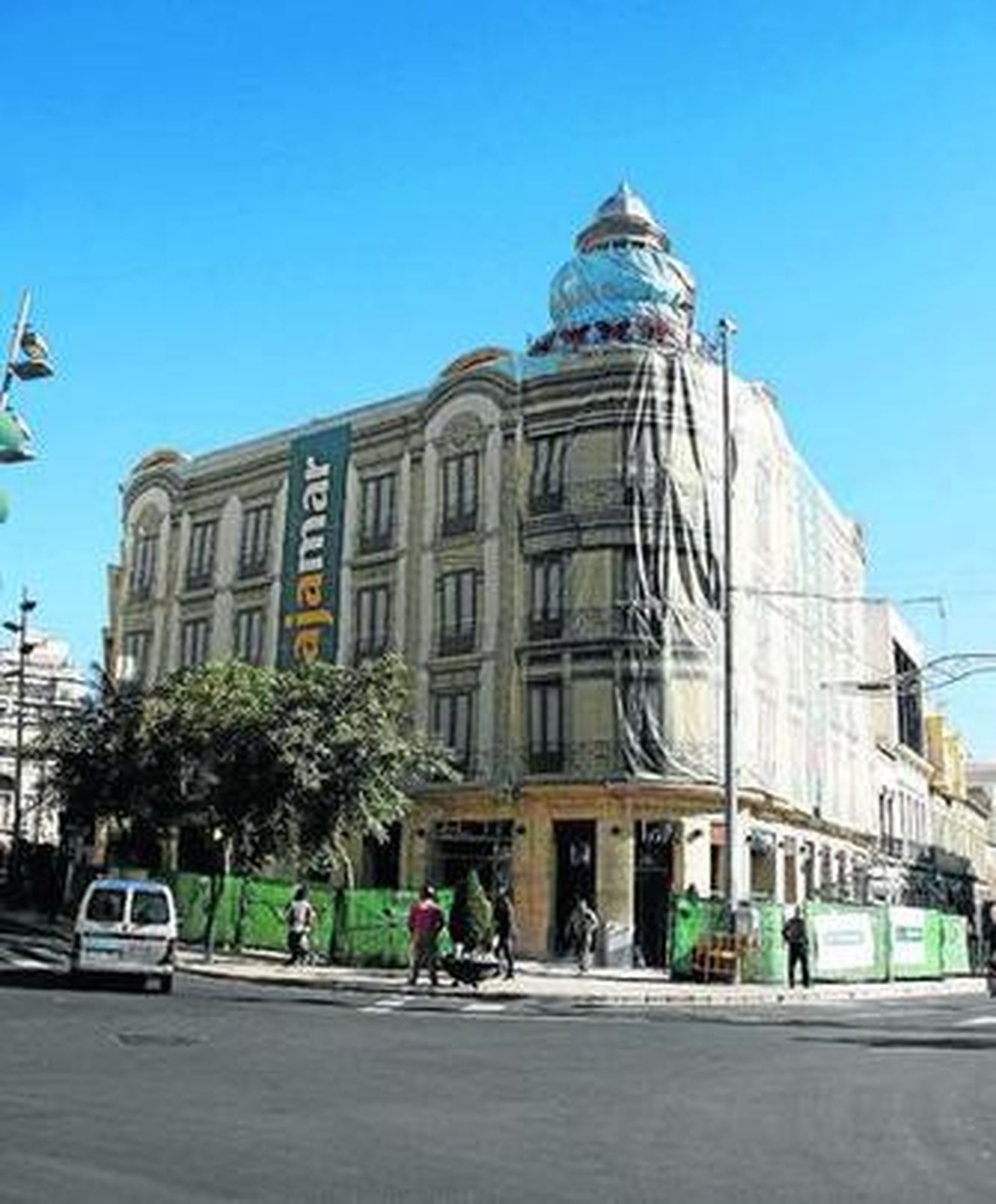 La lona no será destapada hasta mañana a las 19:30 horas.