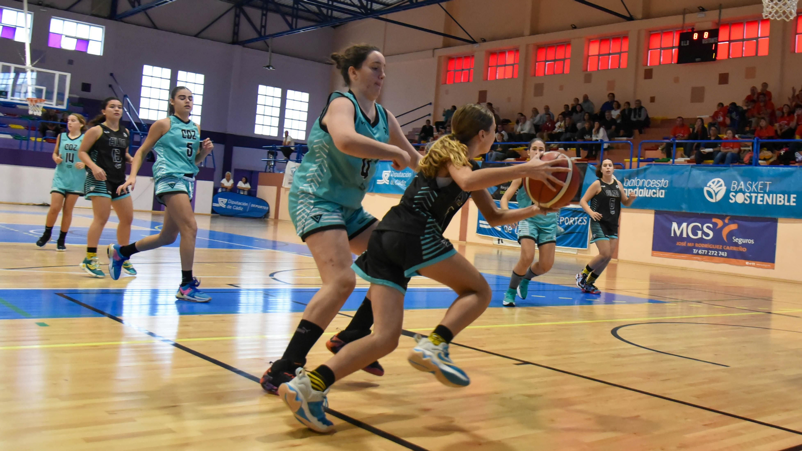 Las fotos de la segunda jornada del Andaluz infantil femenino de baloncesto en La Línea