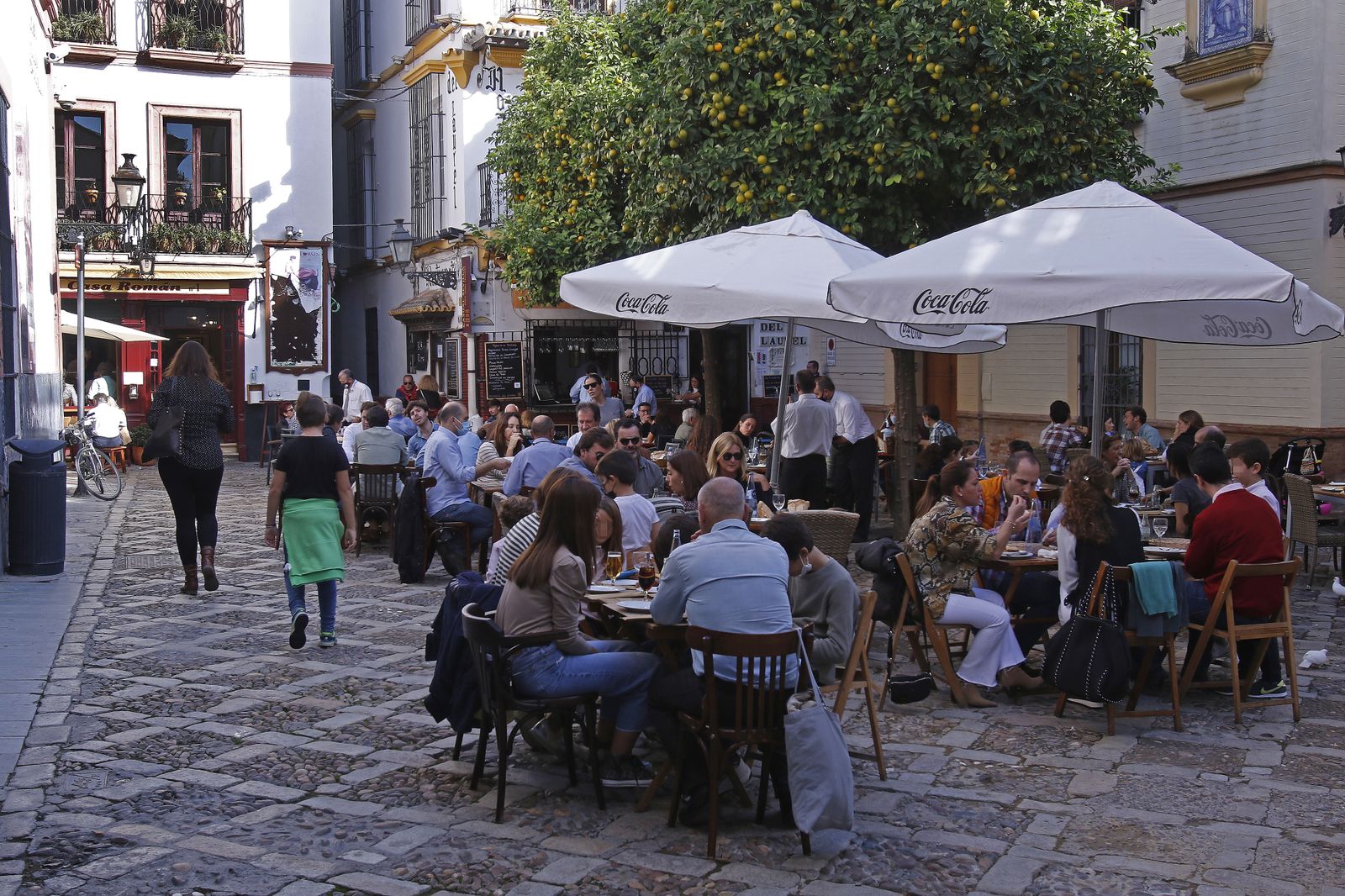 Domingo de veladores llenos en Sevilla