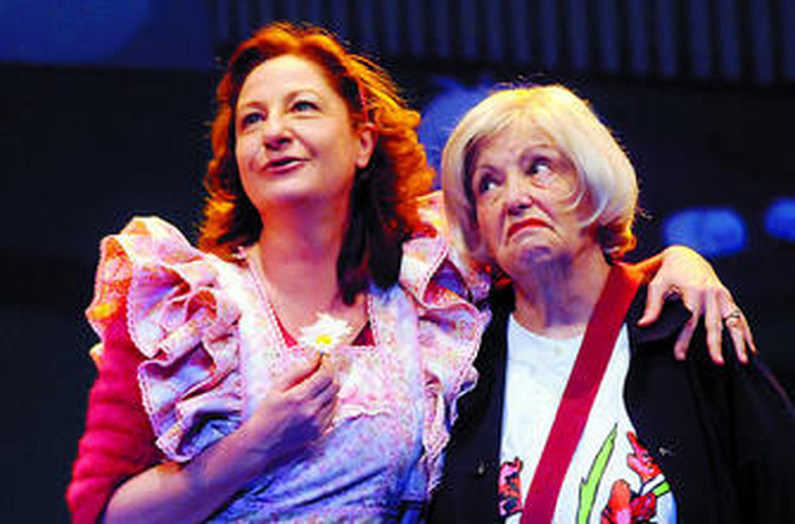Rosario Pardo y María Galiana, ayer en un ensayo de la obra 'Fugadas', que esta noche se estrena en el Lope de Vega.
