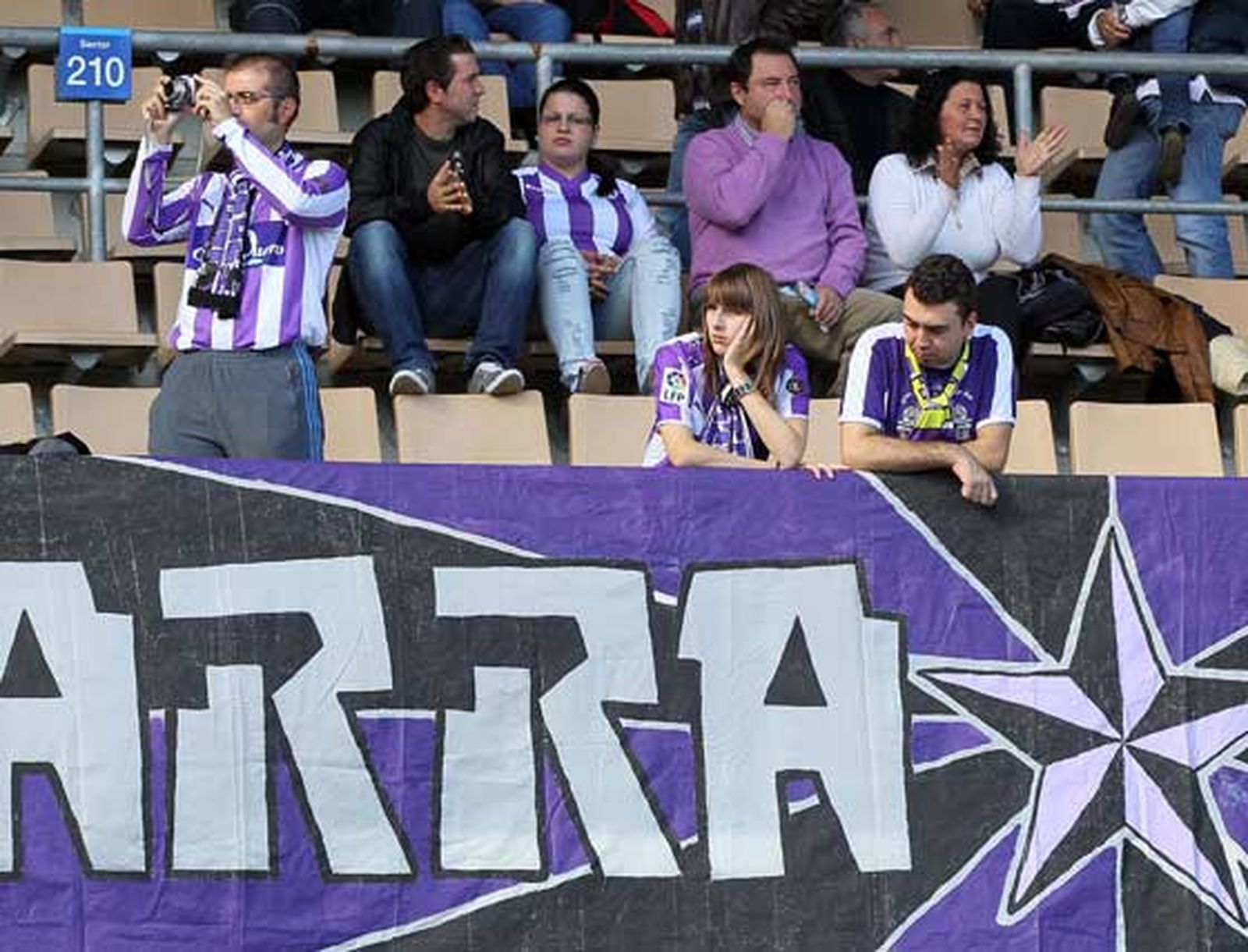 Los pocos valientes que se desplazaron desde Valladolid disfrutaron del buen tiempo pero acabaron decepcionados. 

Foto: Miguel Angel Gonzalez